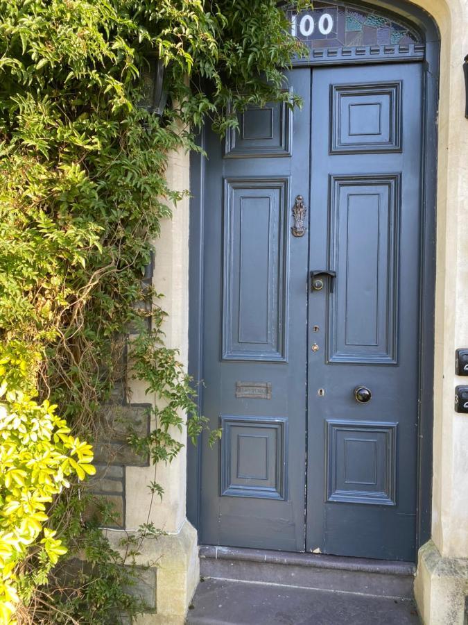 Number One Hundred Bed And Breakfast Cardiff Exteriör bild