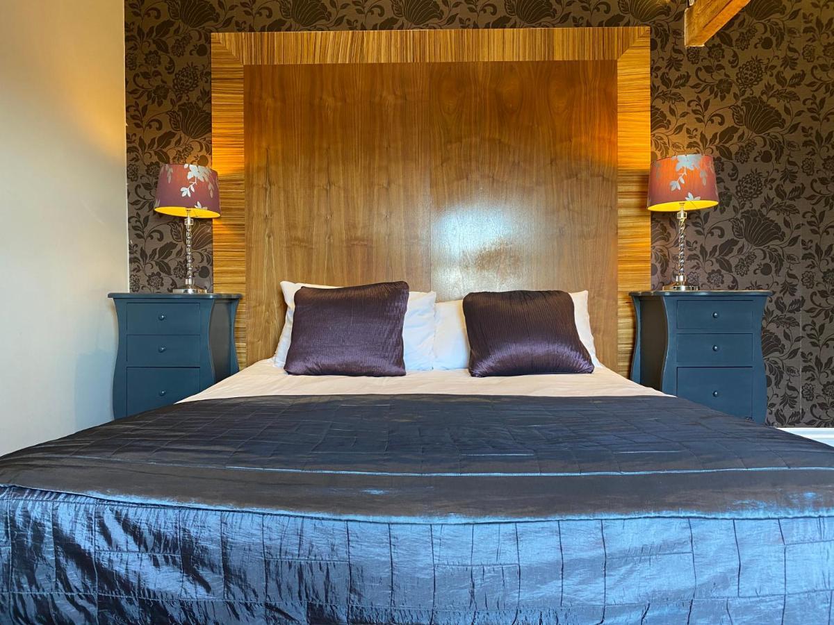 Number One Hundred Bed And Breakfast Cardiff Exteriör bild