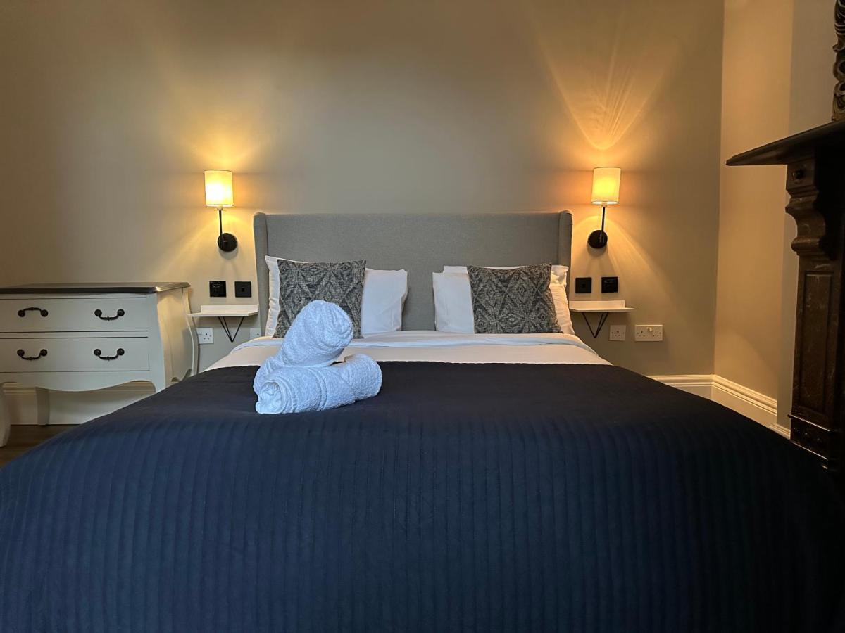 Number One Hundred Bed And Breakfast Cardiff Exteriör bild