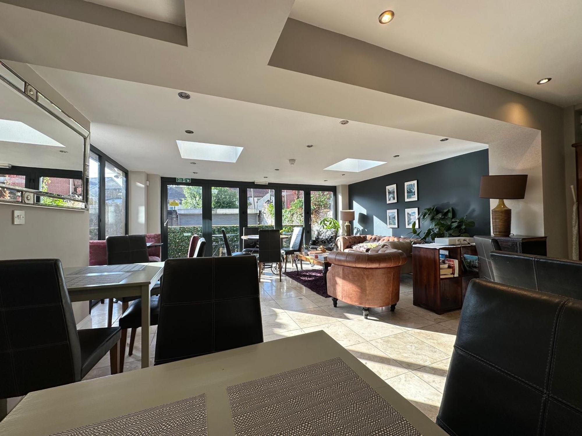 Number One Hundred Bed And Breakfast Cardiff Exteriör bild