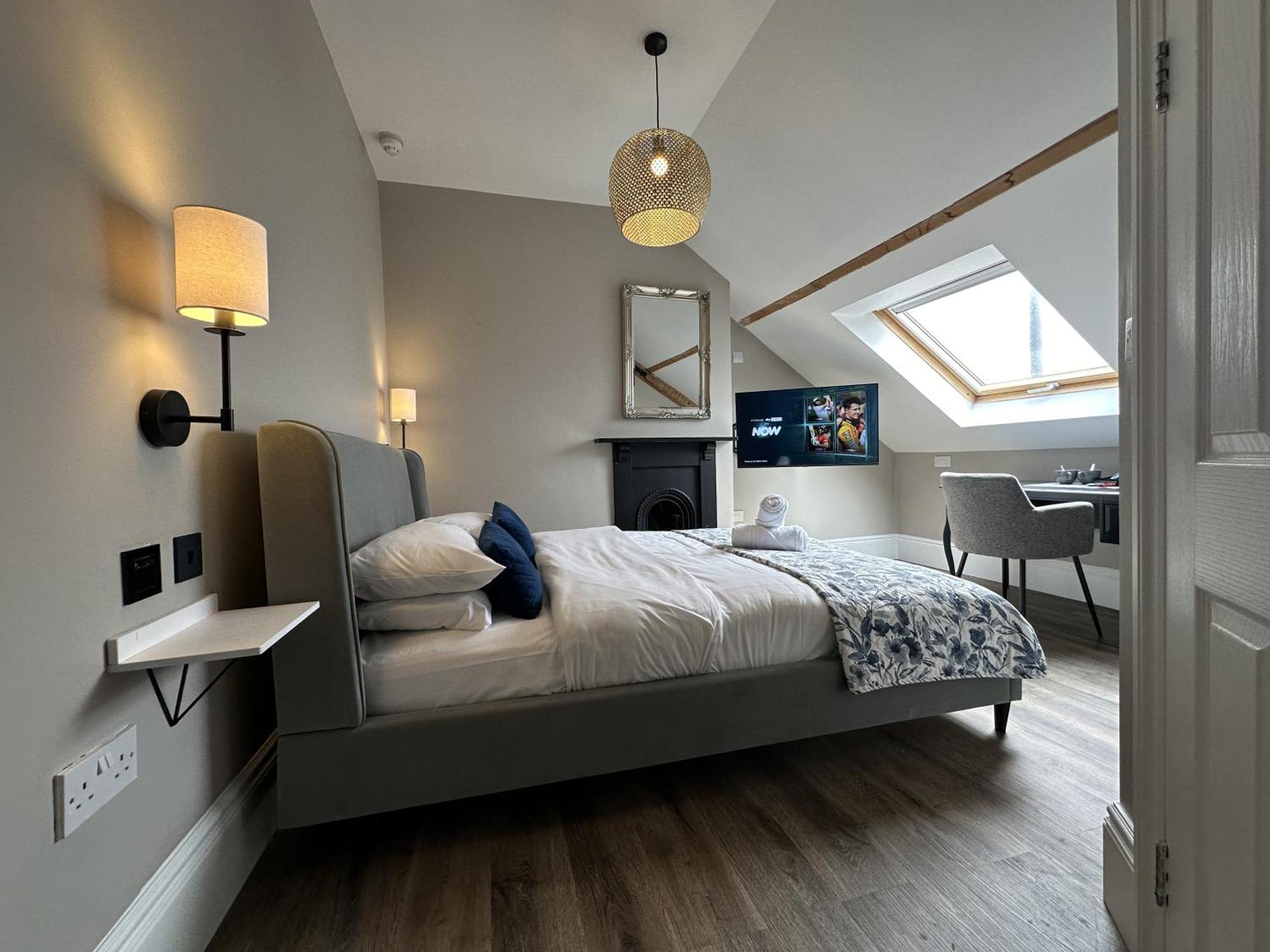 Number One Hundred Bed And Breakfast Cardiff Exteriör bild