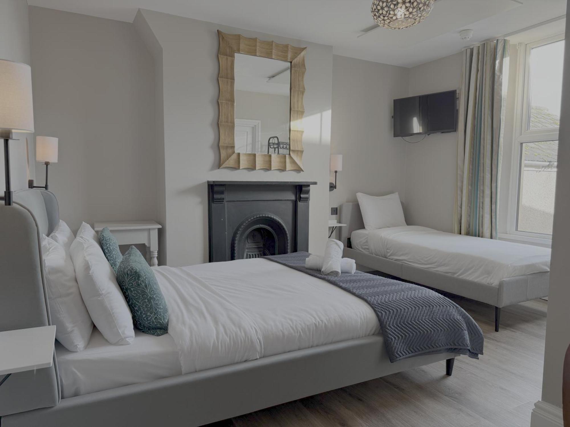 Number One Hundred Bed And Breakfast Cardiff Exteriör bild