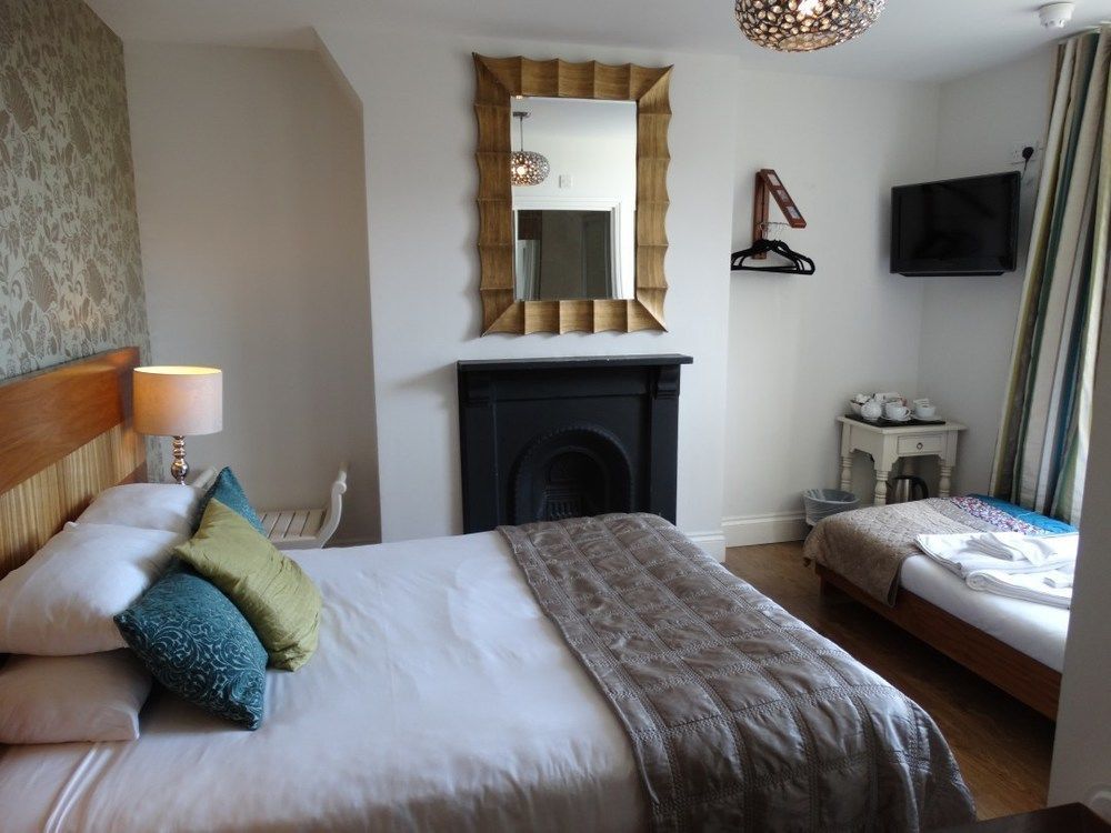 Number One Hundred Bed And Breakfast Cardiff Exteriör bild