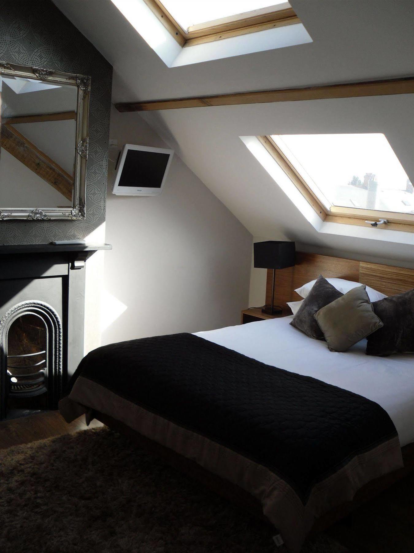 Number One Hundred Bed And Breakfast Cardiff Exteriör bild