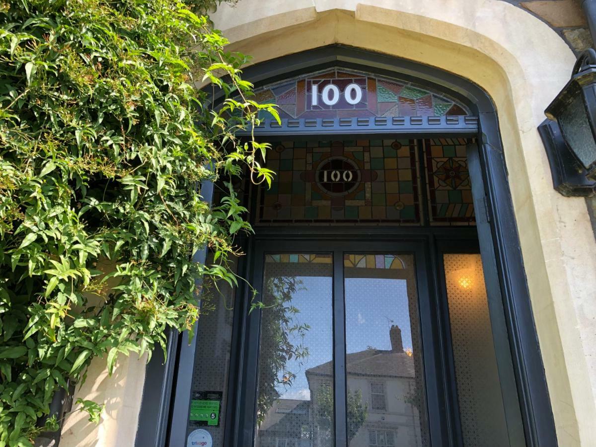 Number One Hundred Bed And Breakfast Cardiff Exteriör bild